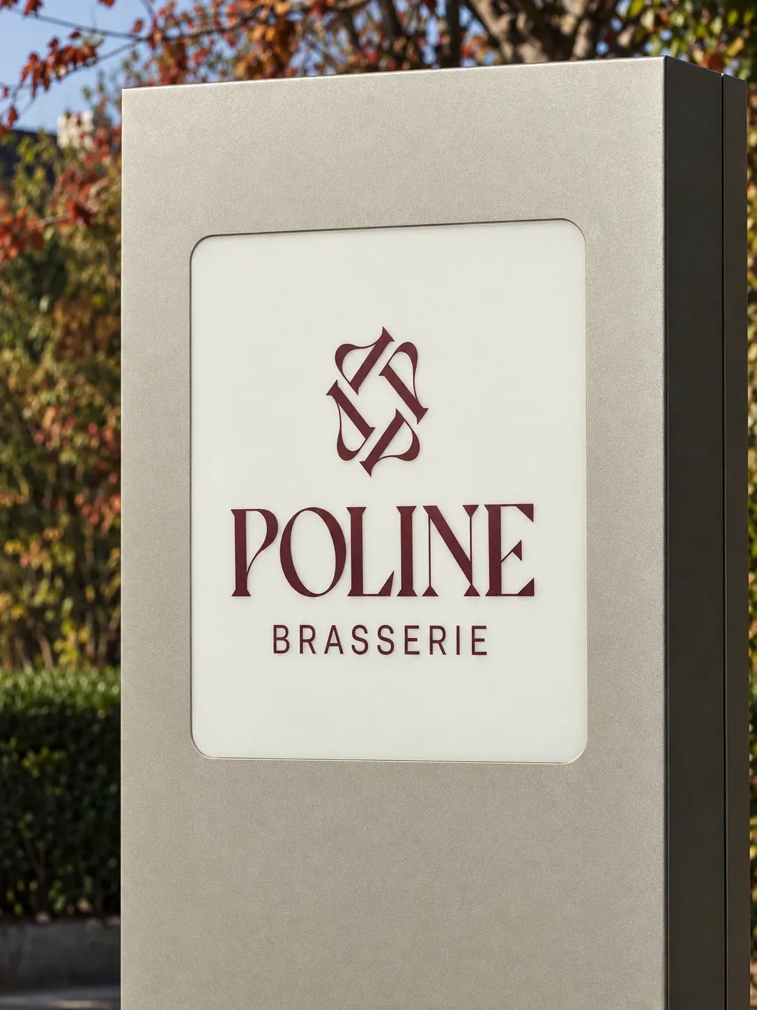 L'enseigne Poline Brasserie devant le restaurant, 30 route d'Arlon à Strassen